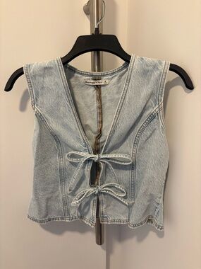 Abercrombie & Fitch Light Blue Tie-Front Denim Crop Top